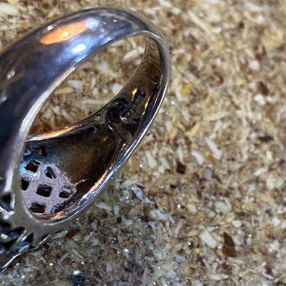 Elegant Silver Ring with Clear Gemstone Sz 8-1/2 - Picture 7 of 9